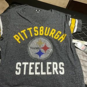 Pittsburgh Steelers Women’s Tee - Size Large NFL